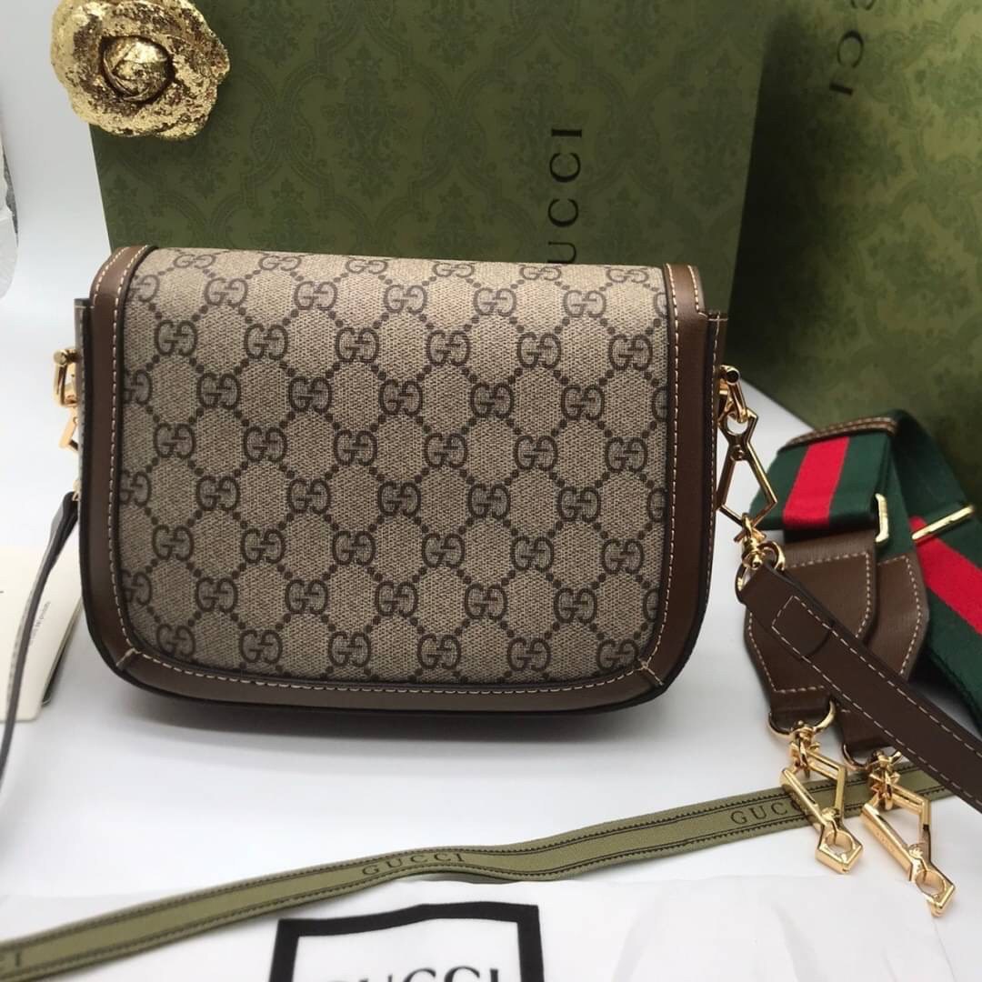 VIP GIFT 】หนังแท้ GUCCI Horsebit 1955 mini bag GG Supreme canvas ที่สุดของรุ่นที่ฮอตหนักมาก คอลเลคชั่นที่ยอดขายดีตั้งแต่วันแรกที่ลง shop ด้วยรูปทรงที่กะทัดรัด ตอบโจทย์ได้ทุกลุค ทุกไลฟ์สไตล์ ใช้งานได้ง่ายคล่องตัว เรียกได้ว่าใครไม่มีได้ยังไง สวยขนาดนี้!!