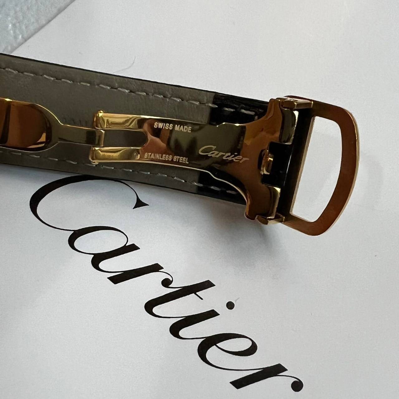 CARTIER WATCH TANK MUS นาฬิกาคาเทียร์ เกรดออริจินอล รุ่นฮิตสุดคลาสสิก ใช้ได้ทั้งชายหญิง ภาพถ่ายจากงานจริง มาพร้อมกล่อง อุปกรณ์ครบชุด วัสดุโลหะเคลือบขึ้นเงาตามรูป ใช้งานต่างประเทศได้