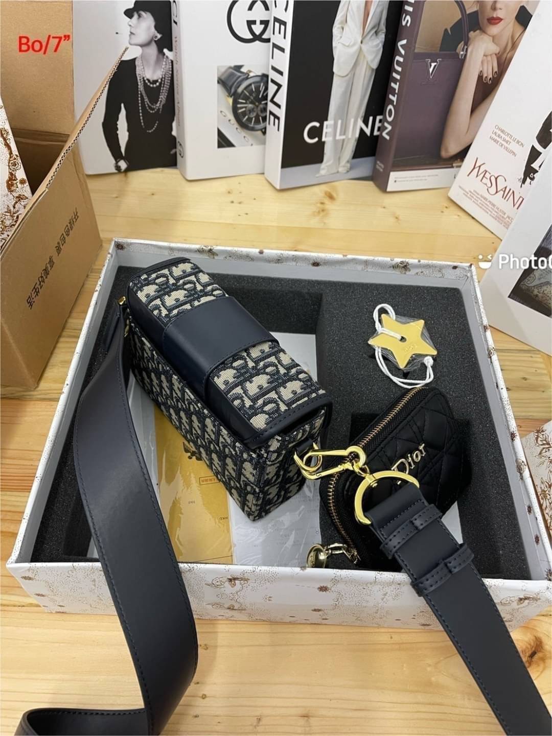 DIOR SET BAG / DIOR 30 Montaigne Bag / DIOR ANAGRAM BOX SET / CD LIMITED EDITION GIFT BOX WITH GOLD STAR BOUTIQUE SET พร้อมเสิร์ฟครบชุด แรร์ไอเท็ม ที่ถูกรวมไว้ในหนึ่งเดียว กับ gift box limited จัดให้ทั้งกระเป๋าสะพายสุดหรู กระเป๋าสตางค์ใบสั้นรุ่นคลาสสิค แล