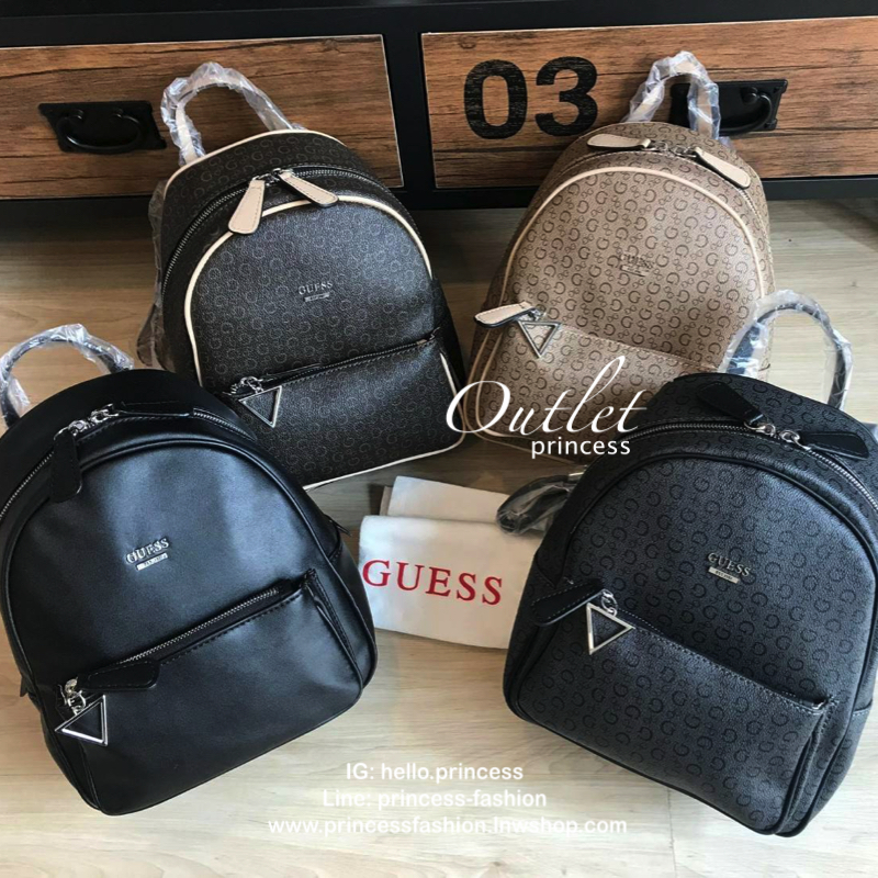Guess Factory Mini Backpack กระเป๋าเป้สะพายขนาดกลาง มีฐานกว้าง จุของได้เยอะ เปิดปิดด้วยซิปคู่ใช้งานง่าย ภายในกว้าง ใส่กระเป๋าสตางค์ มินิไอแพคและของจุกจิกอื่นได้ ด้านหน้ามี1ช่องซิปใช้งาน ประดับโลโก้รูปสามเหลี่ยม สายสะพายปรับได้เพื่อนการใช้งานที่คล่องตัว เห