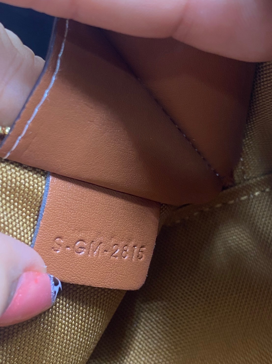 CELINE POUCH 16cm / CELINE TRIOMPHE Triumphal Arch Canvas / CELINE CLUTCH WITH CHAIN กระเป๋าคลัทช์ดีไซน์เรียบหรูออกแบบมาได้อย่างลงตัว พร้อมสายสะพายโซ่ทองสุดหรู ด้วยรูปทรงที่สวยงามและทันสมัย