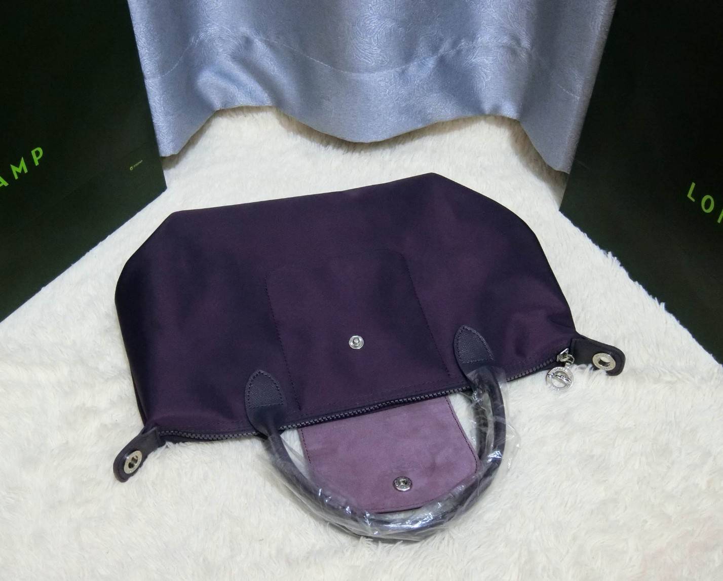 Longchamp Size S สินค้าใหม่ ของแท้!! เป็นล็อตผลิตเกินออเดอร์จากโรงงาน มาพร้อมการ์ด/ถุงผ้าแบรนด์/ถุงกระดาษแบรนด์ Size S: 25 x H. 23 x 16 cm. Color: Milberry 645 (ม่วง)