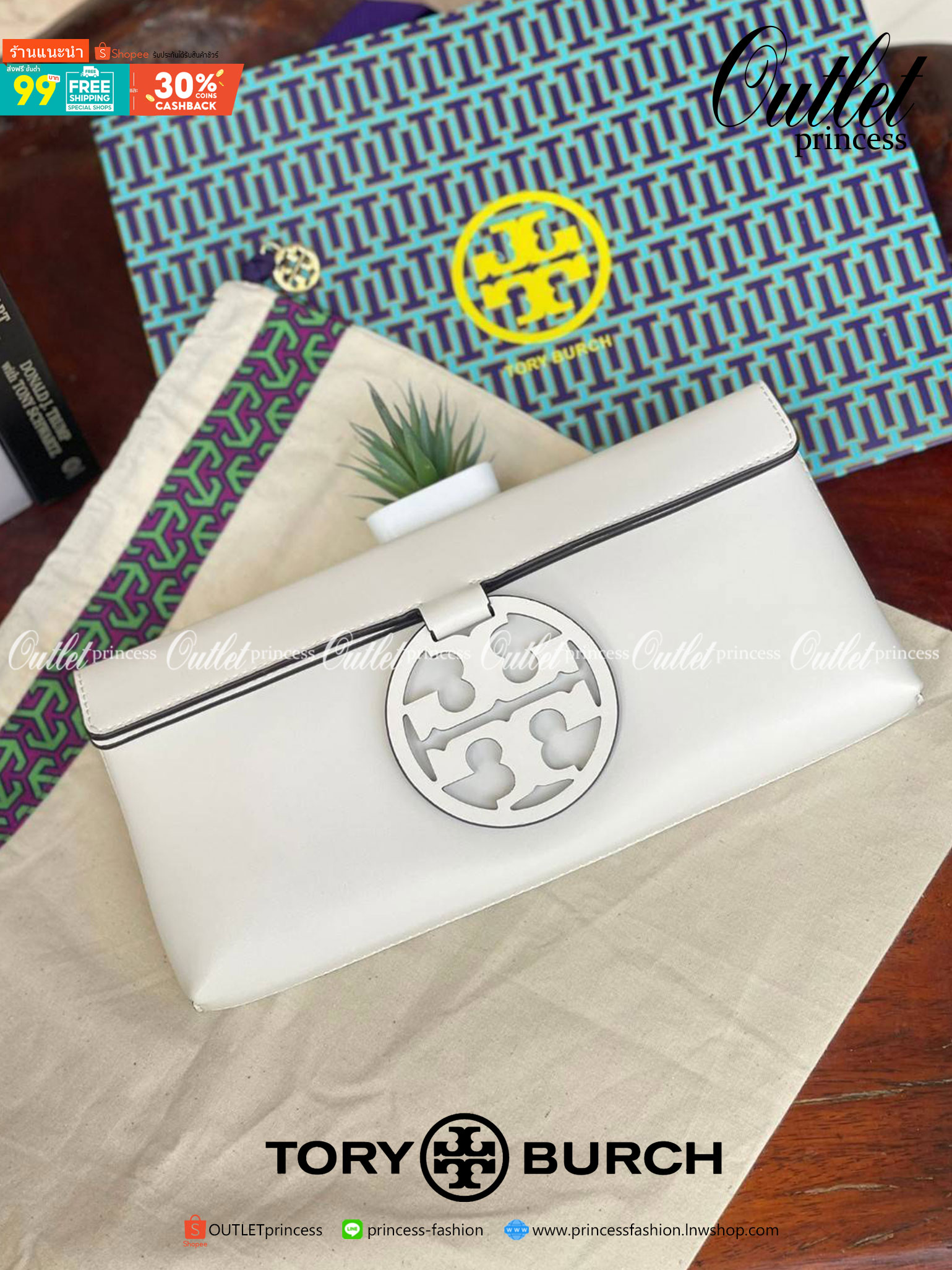 Tory burch Miller Metal clutch กระเป๋าคลัทช์ดีไซน์เรียบหรูออกแบบมาได้อย่างลงตัว ด้วยรูปทรงที่สวยงามและทันสมัย จากแบรนด์ Tory Burch ขนาดกำลังดี สามารถใส่กระเป๋าสตางค์หรือเครื่องสำอางค์ได้ตามขนาดกระเป๋า ในเรื่องของดีไซน์และLogo DoubleT เฉดเดียวกับสีของกระเป
