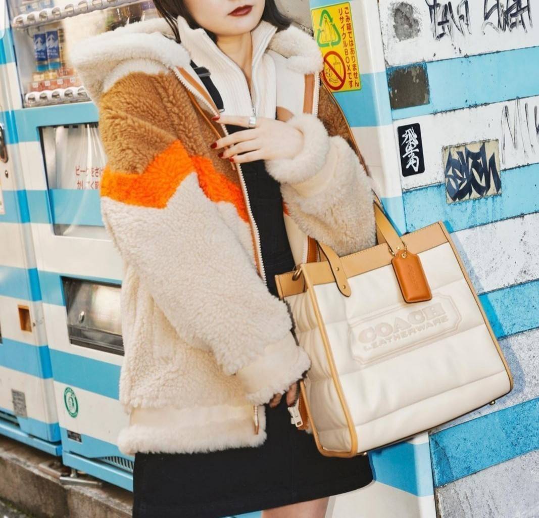 COACH CASUAL STYLE STREET STYLE 2WAY PLAIN LEATHER ELEGANT STYLE (C6958 C6852) 🌺 ที่สุด! ของที่สุด!! กระเป๋าถือ กระเป๋าสะพายรูปทรงสุดฮิต สุดคลาสสิค รุ่น UNISEX ที่ชิคๆ สบายๆ ได้ทั้งชายและหญิง// วัสดุหนังแท้ทั้งใบ ตัดเย็บด้วยหนังเนื้อนุ่มพิเศษ หนา 