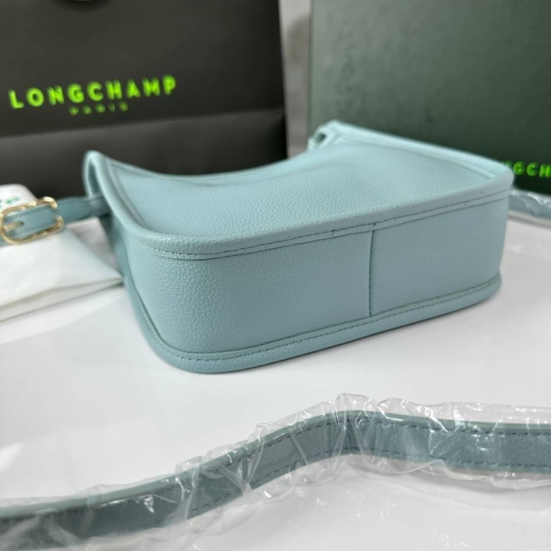 LONGCHAMP LE FOULONNÉ CROSSBODY BAG กระเป๋าสะพายที่เรียบง่ายและดูดี การออกแบบที่คล่องตัวของรุ่นนี้เหมาะอย่างยิ่งสำหรับผู้หญิงที่มีบุคลิกที่ต้องการกระเป๋าสไตล์แบบเรียบง่าย