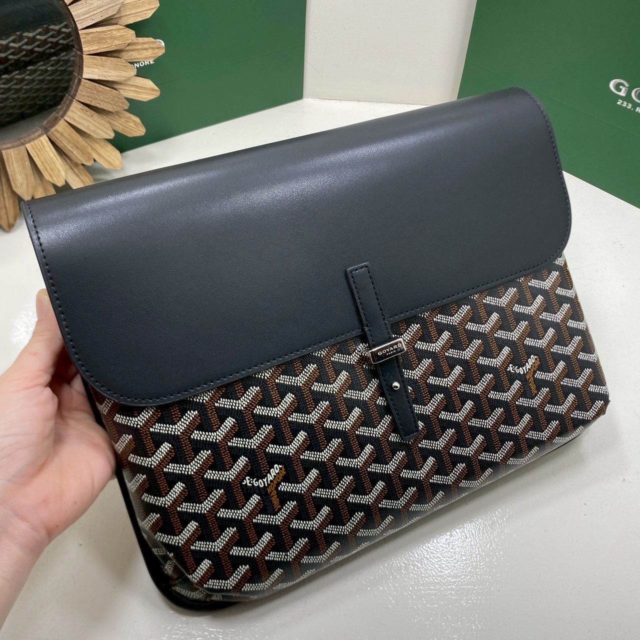 ORI หนังแท้ | Goyard Coursier Messenger bag กระเป๋าแมสเซ็นเจอร์ดีไซน์ใหม่ กะทัดรัดใช้งานได้อย่างคล่องตัว เหมาะมากสำหรับสายสปอร์ต ที่สุดของความหรูตอบโจทย์การใช้งาน ใบจริงสวยงามตามรูปค่ะ