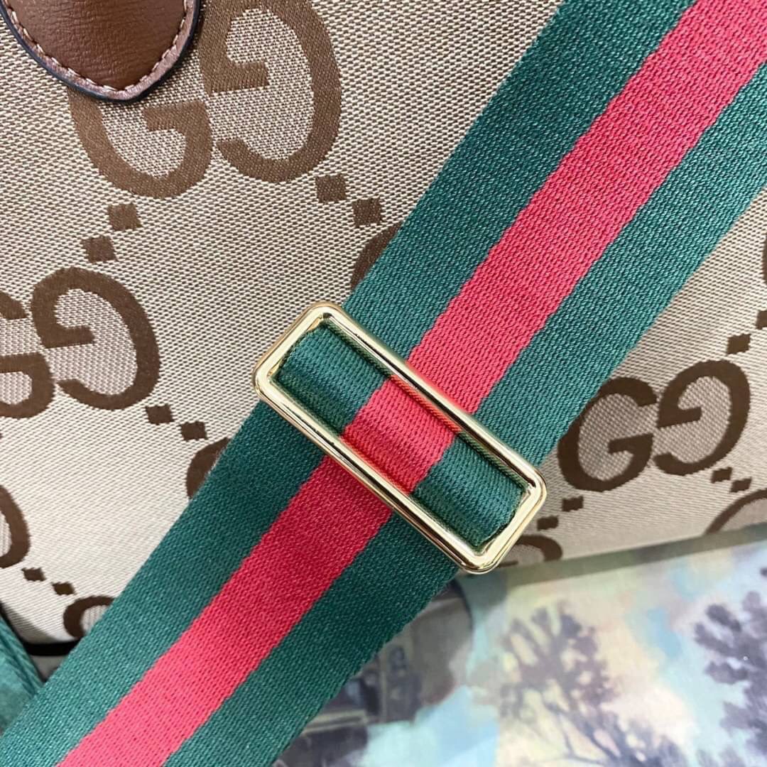 Gucci Jumbo GG tote bag / GG Shopping Bag พร้อมส่งที่ไทย ภาพสินค้าถ่ายจากงานจริง ใช้งานต่างประเทศได้ กระเป๋าไซส์ใหญ่ โดดเด่นด้วยจัมโบ้ฟอนท์ สวยเอกลักษณ์ วัสดุหนังแคนวาส ภายในโล่งกว้างมาก ใส่ของแบบแน่นๆ จุๆไปได้เลย หมดห่วง!! และยังมีสายครอสบอดี้มาให้ จะสะพ