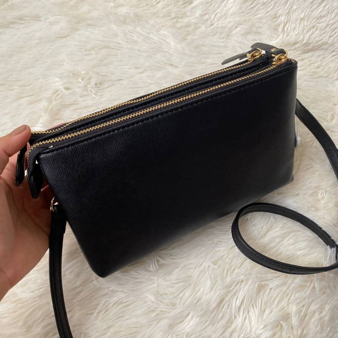 ของแท้ 💯% KATE SPADE NEW YORK กระเป๋าสะพายขนาดน่ารัก หนังนิ่ม มีช่องใส่ของถึง2ช่อง ด้านในแบ่งใส่ของได้เป็นสัดส่วนใส่ iphone6+ได้