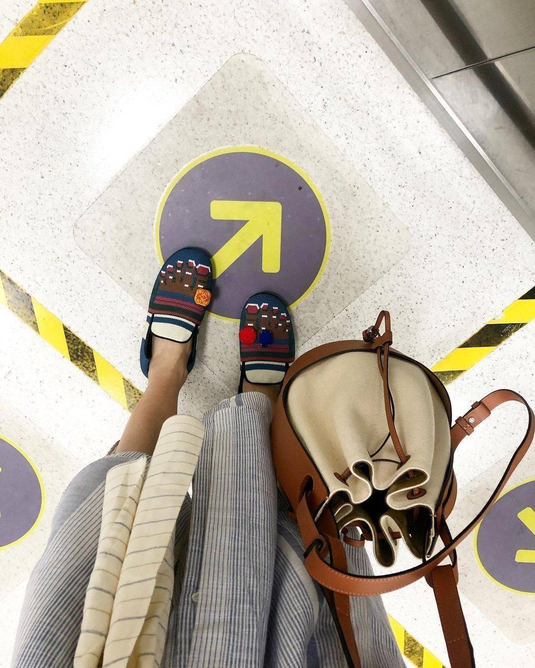 พรีเมี่ยมกิ๊ฟแท้ 100% 】LOEWE CROSSBODY BUCKET BAG GIFT WITH PURCHASE (GWP) กระเป๋าถือหรือสะพายพรีเมี่ยมกิ๊ฟ Limited Edition จาก LOEWE PERFUME DUTYFREE COUNTER