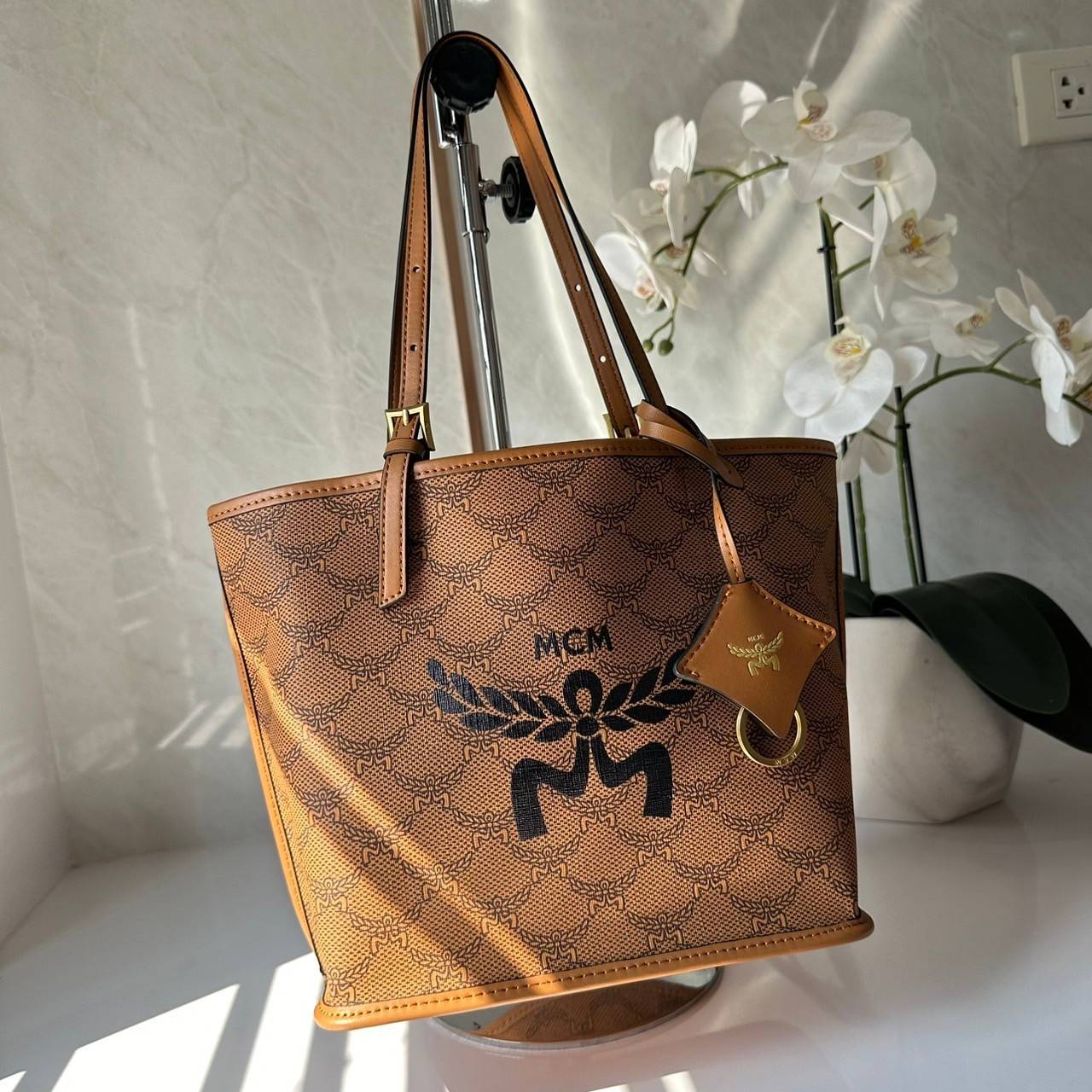 M.C.M MINI HIMMEL SHOPPER IN LAURETOS กระเป๋าทรงช้อปปิ้ง เรียบหรู เกรดออริ สลับแท้ 1:1 ใช้งานต่างประเทศได้