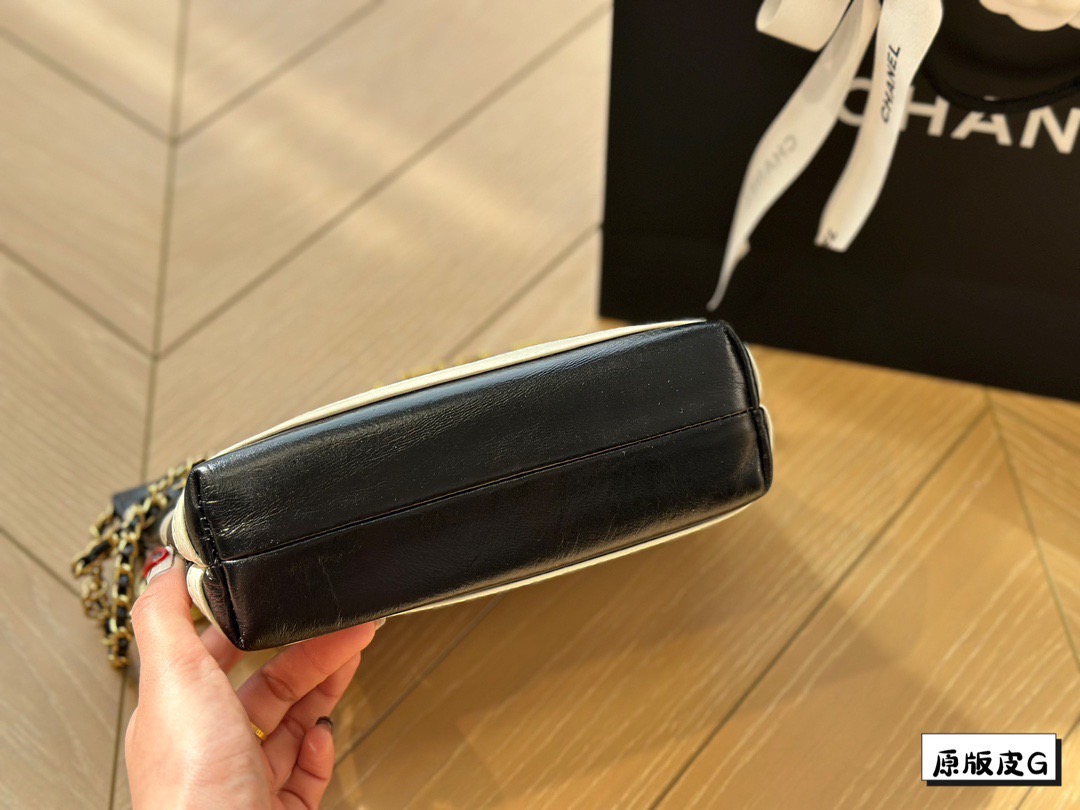 CHANEL 22 shoulder hobo tote / Chanel 22 Mini Handbag กระเป๋าโฮโบทรงโท้ทมินิ สีใหม่ทูโทนตัดขาวดำ เกรดออริ สลับแท้ 1:1 ใช้งานต่างประเทศได้