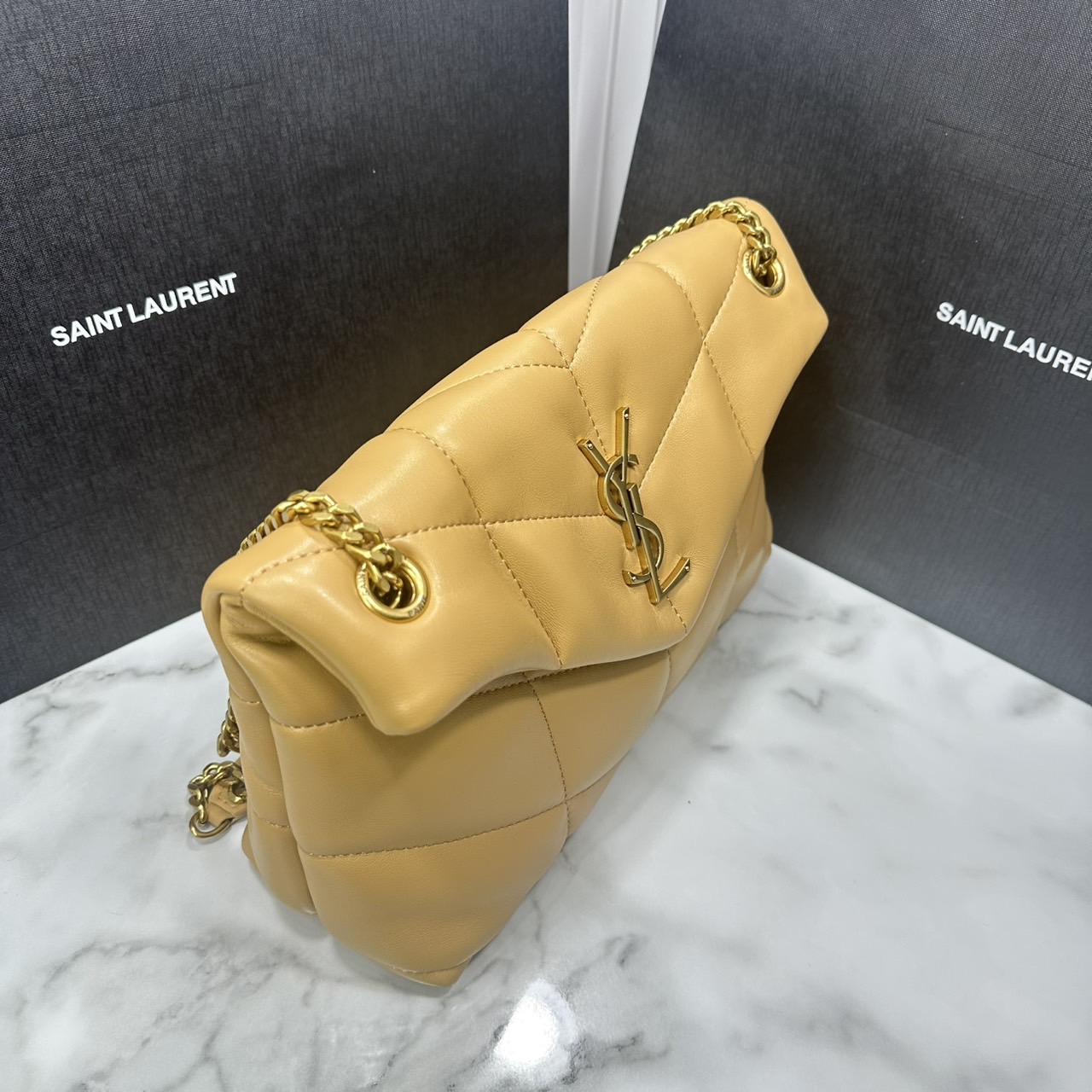 ORI หนังแท้ | 28cm YSL PUFFER SMALL in Nappa leather กระเป๋าสะพายรุ่นยอดนิยม ทรงสวย ใช้ได้บ่อยไม่มีเบื่อ วัสดุหนังสัมผัสนิ่มมือ ดีไซน์เรียบหรู ดูแพง สะพายได้หลากหลาย