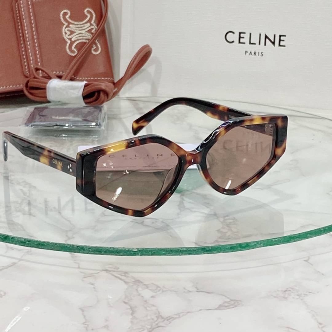 แว่นตาลิซ่า Celine Sunglass เกรดท็อปออริ 1:1 สลับแท้ เกรดดีสุด ใช้งานต่างประเทศได้ มาพร้อมกระเป๋าใส่แว่นปักลายซีลีน