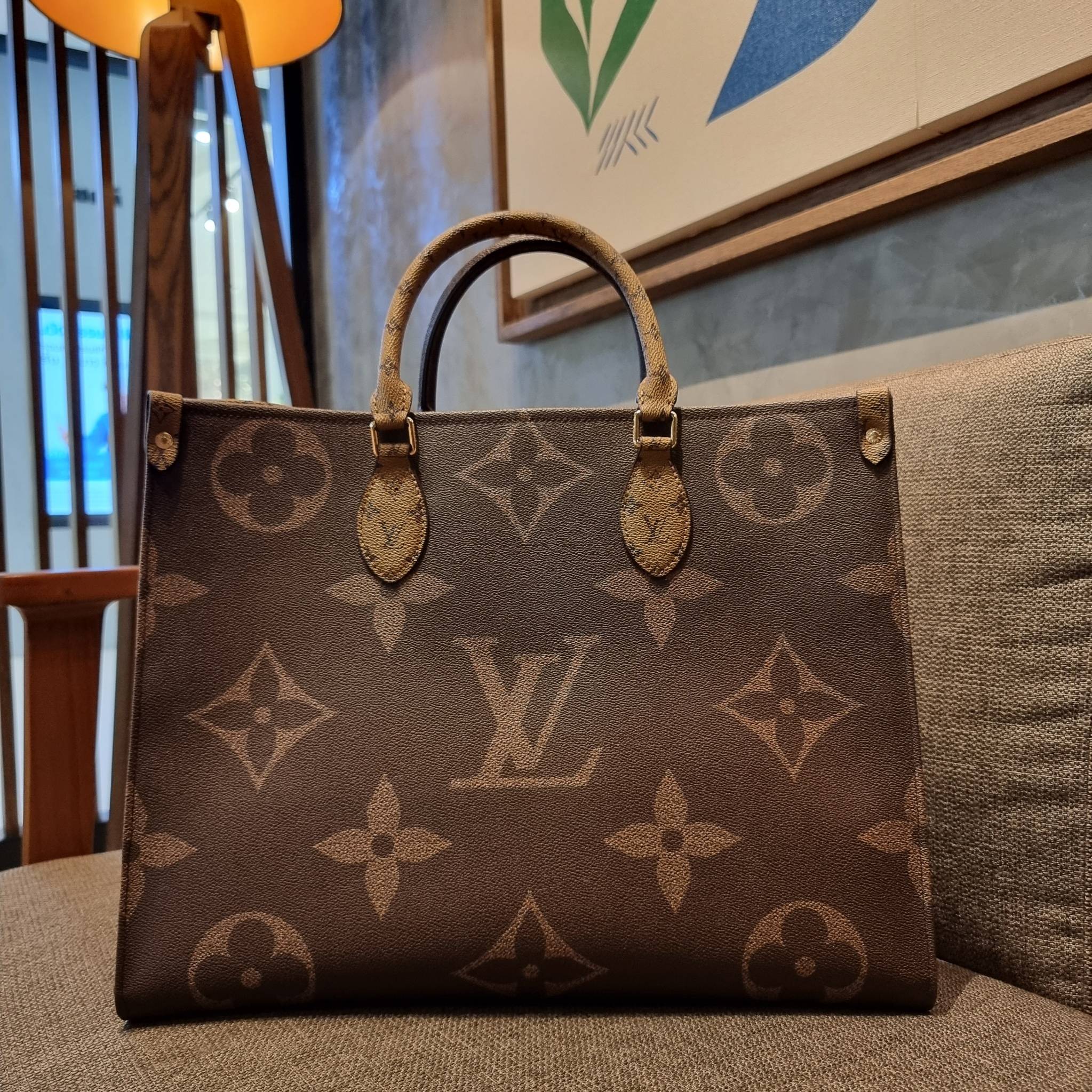 LV crossbody tote bag 10" 16" สเปเชี่ยล gift box set ในราคาที่แสนดี น่าคบหา!! สุดคุ้มและสวยที่สุดยันกล่อง!! ได้ไปยังไงต้องร้องว้าว!! กระเป๋าทรงโท้ทที่สาวๆตามหา ดีไซน์คลาสสิค ผู้ดี หรูหรา โทนสีใช้งานง่าย ได้ทุกลุค ทุกสไตล์ วัสดุหนังแคนวาสคุณภาพ ม
