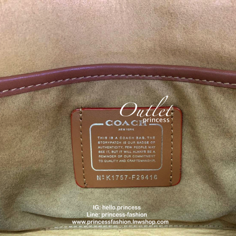 COACH PARKER SIGNATURE SHOULDER BAG กระเป๋าสะพายข้าง/ crossbody หนังแกะแท้ น้ำหนักเบา สวยหรู เปิดปิดกระเป๋าแบบหมุนล็อค อะไหล่รูปเป็นดอกคามิเลีย ภายในกระเป๋ากว้าง แบ่ง 2 ช่องหลัก ช่องซิปคั่นกลางเป็นสัดส่วน ใส่ wallet ยาว ของส่วนตัวใช้ได้ บุหนังกลับผสมกำมะห