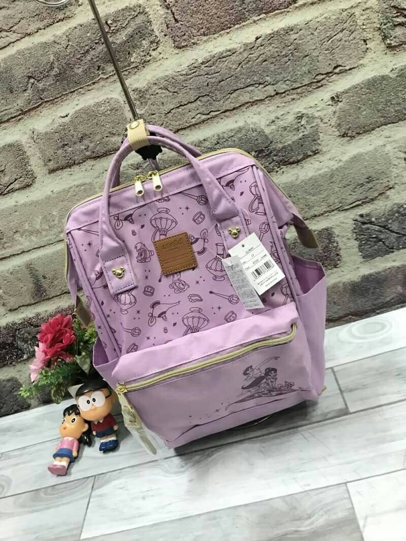 Anello x Walt Disney Mickey & Friends Limited Edition Japan Backpack เป็นการร่วมงานของ anello และวอล์ทดิสนีย์ ที่มาวาดลวดลายลงบนกระเป๋าเป็นตัวละครดิสนีย์ที่มีสีสันน่ารักสดใส วัสดุ canvas คงแบบฉบับที่ปากกระเป๋ามีโครง อีกหนึ่งคอลเลคชั่นที่ควรต้องมีไว้ครอบคร