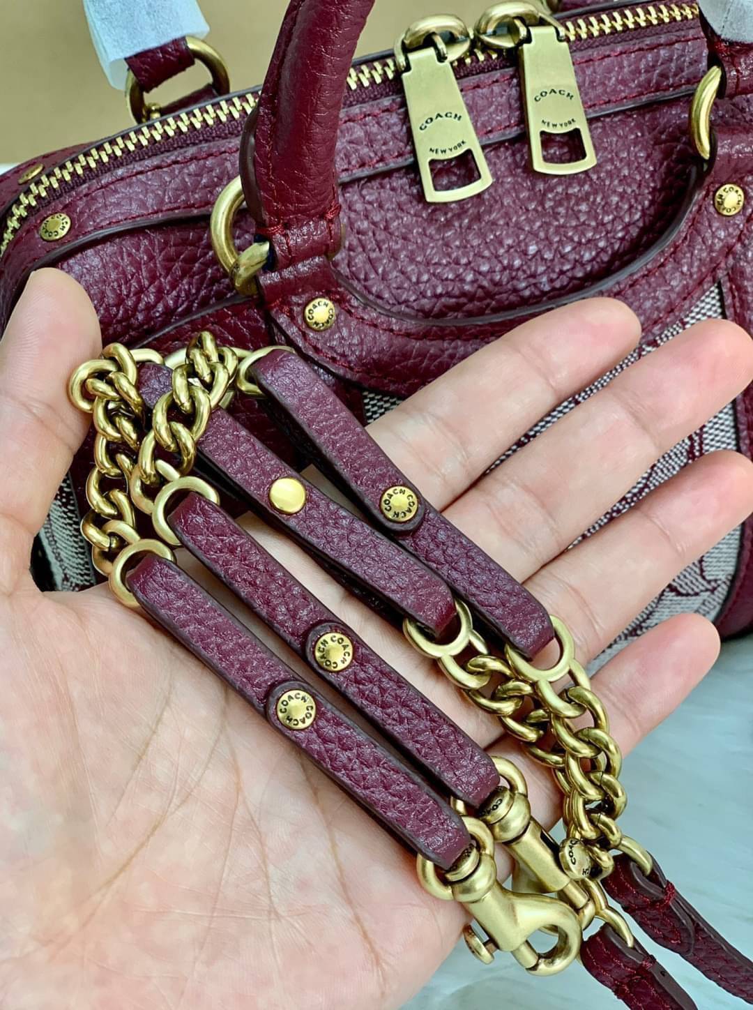 COACH LARK BAG 19 IN SIGNATURE JACQUARD ((4619)) พร้อมส่งค่ะ! กระเป๋าสะพายแบบครอสบอดี้ร์ทรงหมอน หนังแท้+ผ้า Jacquard ได้ลงตัวสวยงามค่ะ