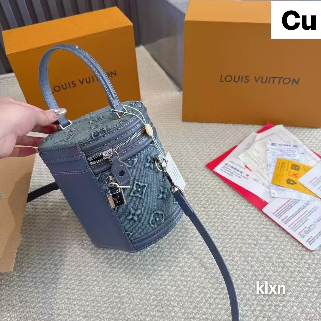 LV Cannes Monogram Denim Bag กระเป๋าสะพายทรงถังเดนิมซีดสไตล์วินเทจ ปั้มนูนโลโก้ลายโมโนแกรม ไอเท็มหรูหราย้อนยุค ผสมผสานความทันสมัย ในรูปแบบกระเป๋าทรง cylinder ที่ไม่เหมือนใคร สุดฮอต ตัวแม่ทุกคนต้องมี สวยคลาสสิคมากๆ
