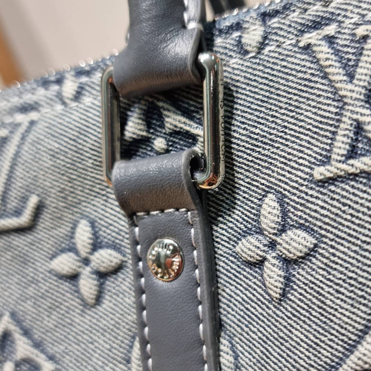 LV bandouliere 25 washed denim monogram keepall bag ใหม่ล่าสุด กับกระเป๋าทรงหมอนสุดฮิต ที่มาในรูปแบบ washed denim สวยคลาสสิค ดูแพงสุดๆ
