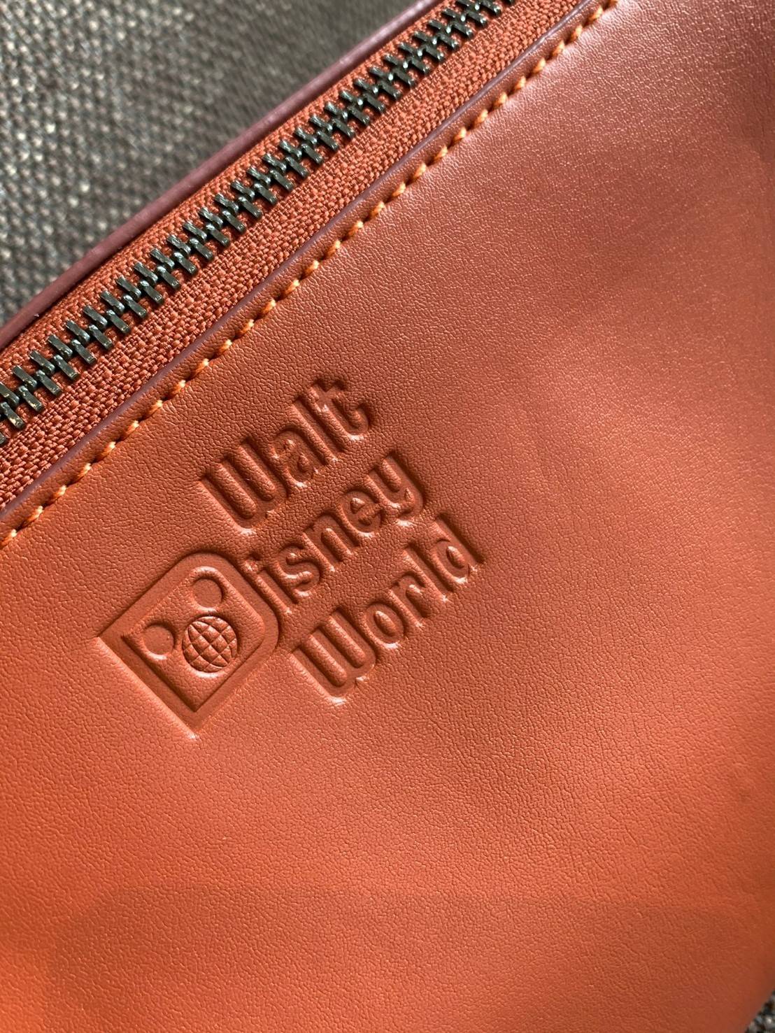 การ์ตูนน่ารักๆ งานปักเน้นๆ สวยงามมากๆค่ะ COACH X DISNEY LEAGUE BELT BAG IN SIGNATURE TEXTILE JACQUARD WITH MICKEY MOUSE AND FRIEND EMBROIDERY ((C8491)) 🌍พร้อมส่งค่ะ! ใช้ได้ทั้งหญิงและชาย