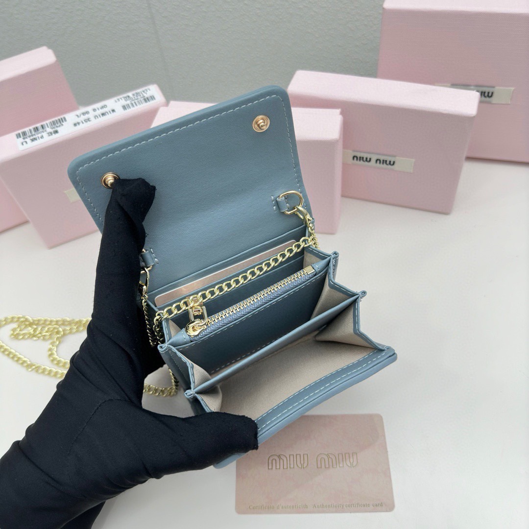 Miu Miu Quilted Wallet On Chain / MIU MIU Wallet Nappa Matelassé Leather กระเป๋าสตางค์หนังแนปป้า พร้อมสายสะพายอะไหล่ทอง