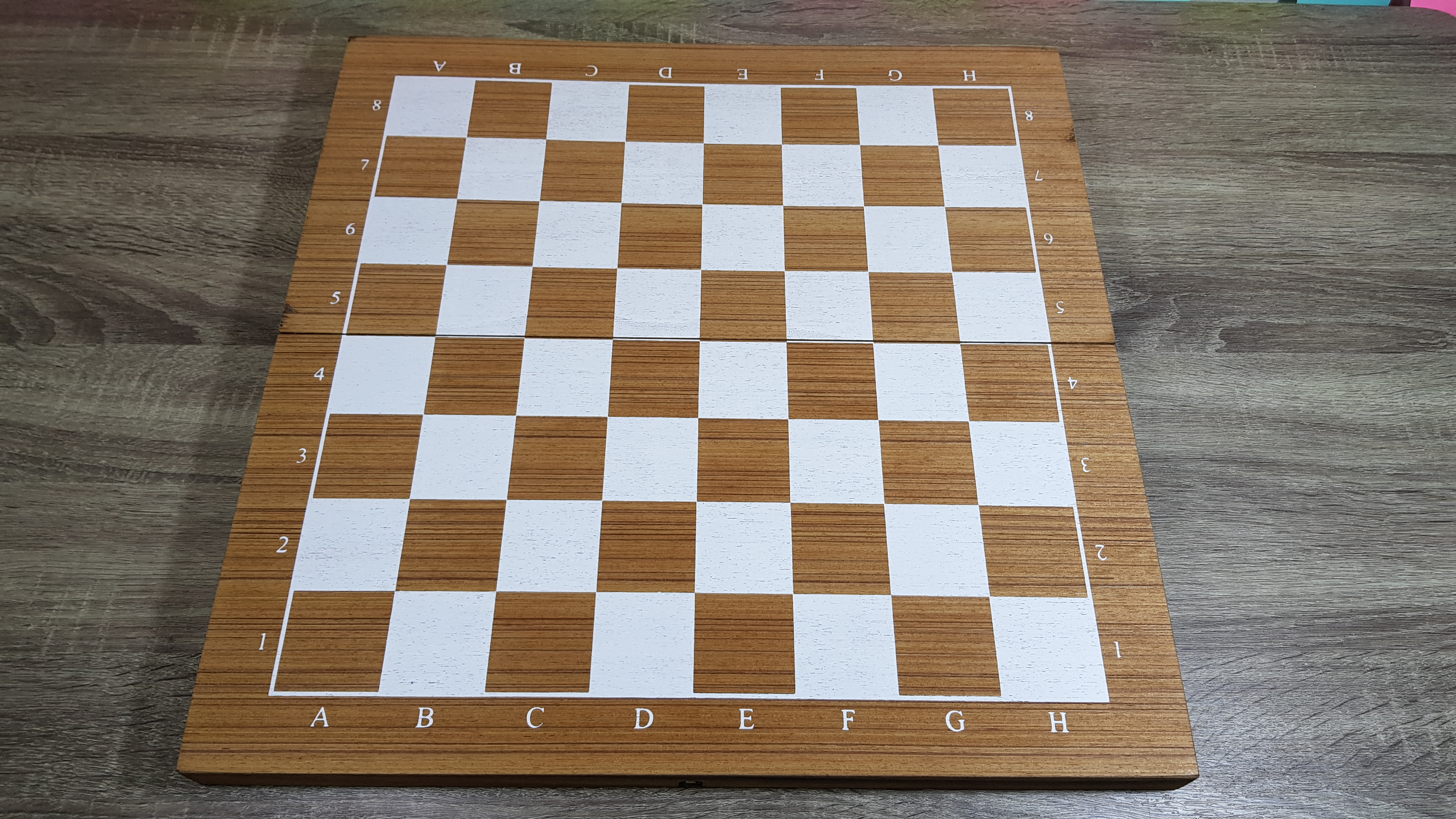 ชุดหมากรุุกสากลตัวไม้แบบเบาสีดำและสีเนื้อพร้อมกระดานช่อง5x5cm.