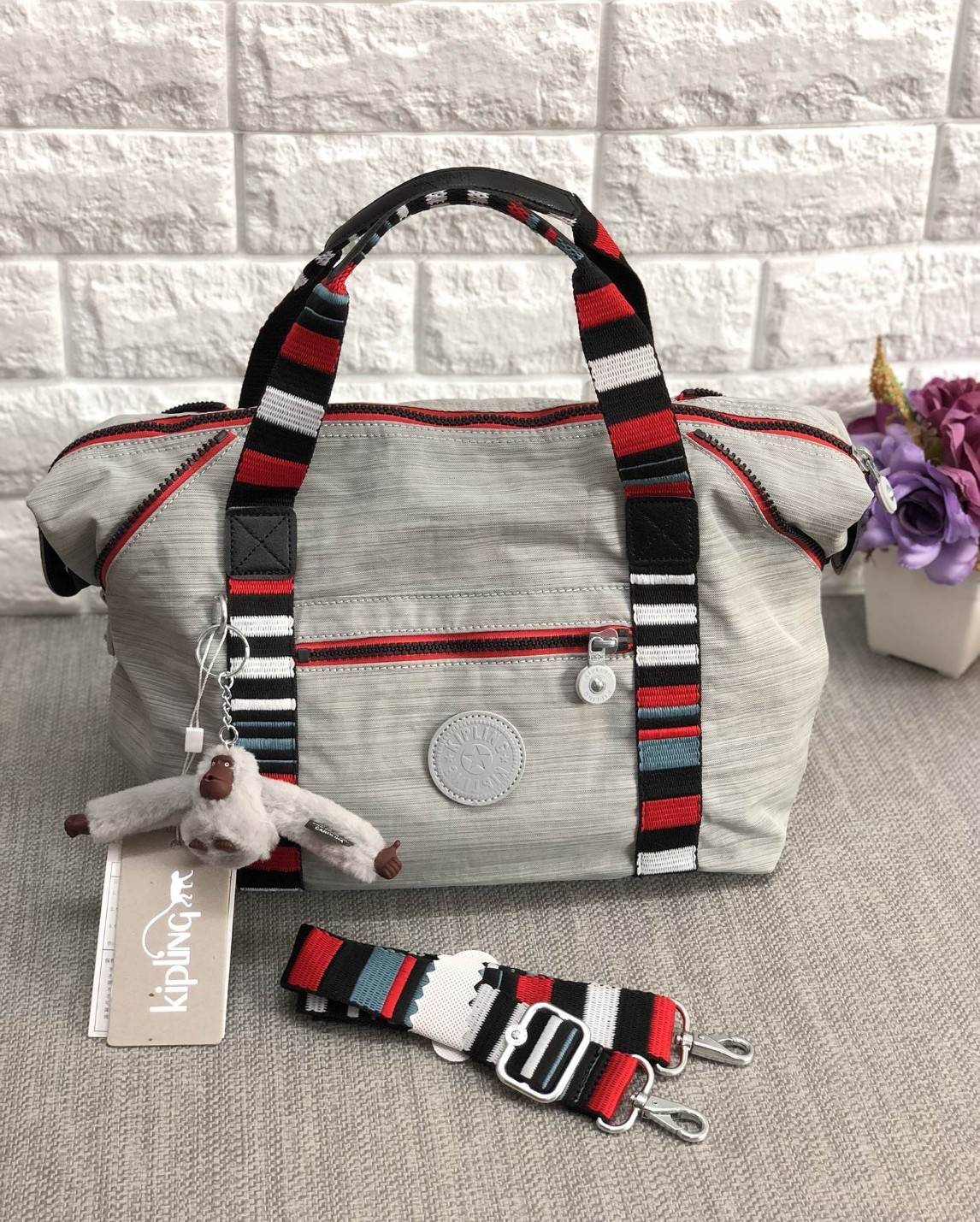 Kipling Handbag | k13848// (OEM. Factory HK.) กระเป๋าถือ สะพายข้าง คล้องไหล่ วัสดุ nylon ด้านหน้ามี 1 ช่องซิป, 1 ช่องโล่ง ใส่มือถือหรือ ของจุกจิกได้ค่ะ ปรับได้ 2 ทรง ด้านข้างขยายออกได้ ช่องซิปหลักด้านในโล่ง จุได้เยอะ น้ำหนักเบา ทำความ สะอาดง่าย มีช่องซิปแ