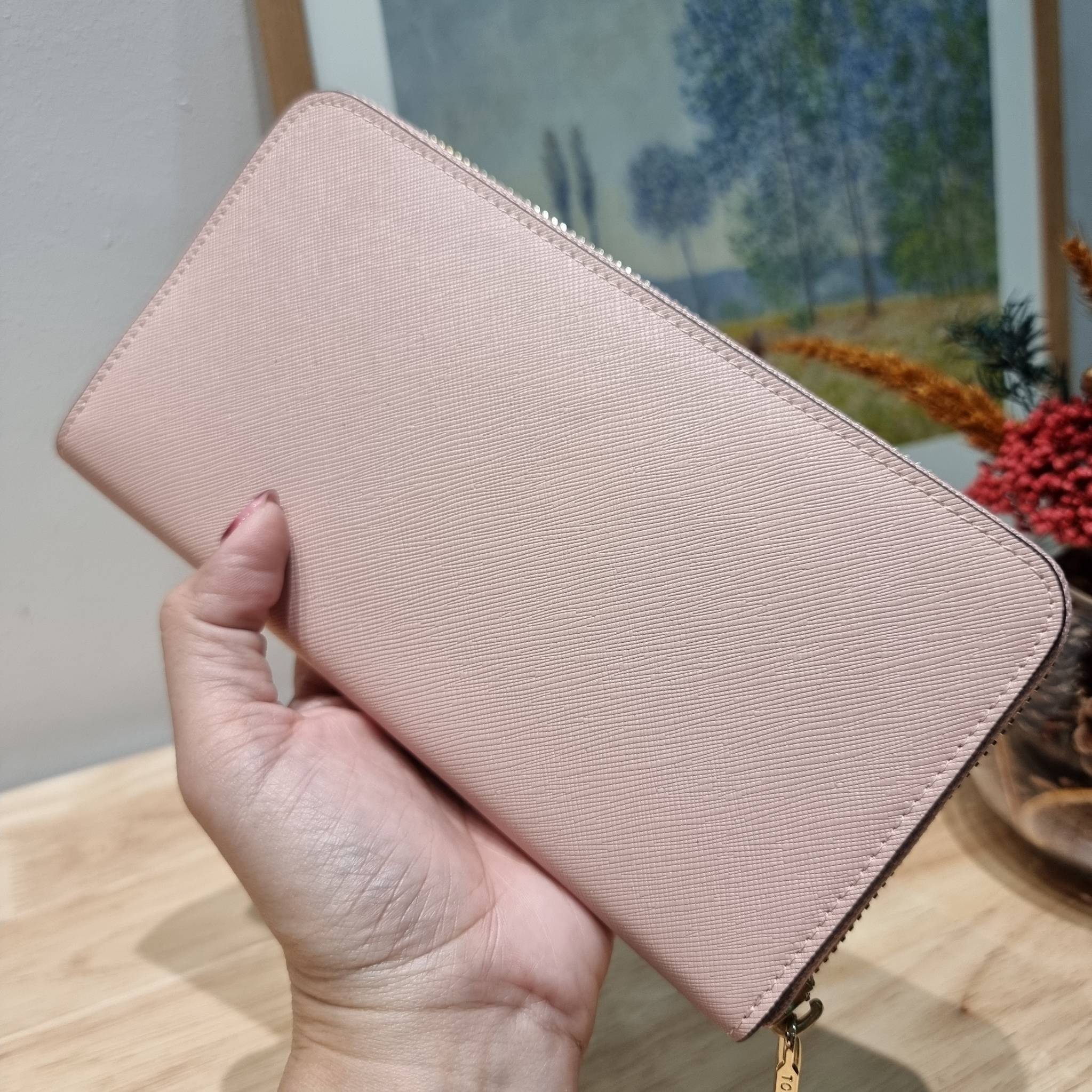 TORY BURCH ROBINSON MULTI GUSSET ZIP CONTINENTAL WALLET รุ่นหายาก พร้อมสีน่ารักน่าใช้ ต้อนรับเดือนแห่งความรัก!! กับกระเป๋าสตางค์ใบยาว ขนาดกำลังพอเหมาะ ดีไซน์เรียบหรู