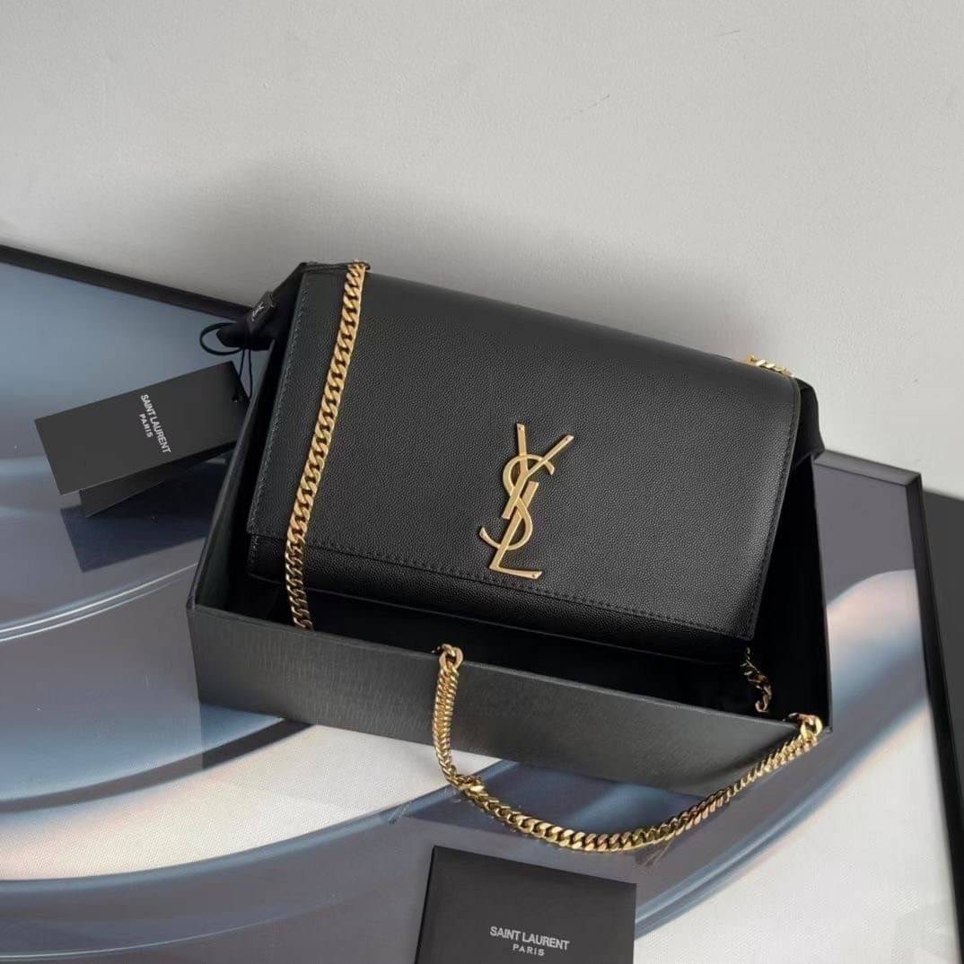 YSL kate medium chain bag in grain de poudre embossed leather 24cm กระเป๋าสะพายแบรนด์หรู รุ่นฮิตลอดกาล งานสวยดูดีมีระดับ ปั้มทุกจุด ขนาดกระทัดรัดกำลังดี มาพร้อมาสะพายโซ่ยาว เลื่อนปรับเป็น 2 แถว เพื่อสะพายเป็นสายสั้นได้ ด้านในโล่งกว้าง ใส่กระเป๋าสตางค์ใบยา