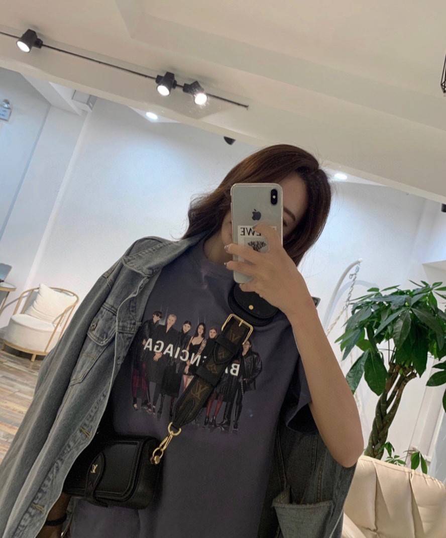 LV officier crossbody bag / LV Officier Pouch With Strap กระเป๋าสะพายเรียบหรู ดีไซน์เรียบง่าย ใช้งานสะดวก พร้อมใบลูกน่ารัก และสายสะพายเส้นใหญ่ ทนทาน แน่นหนา วัสดุหนังเรียบสวย