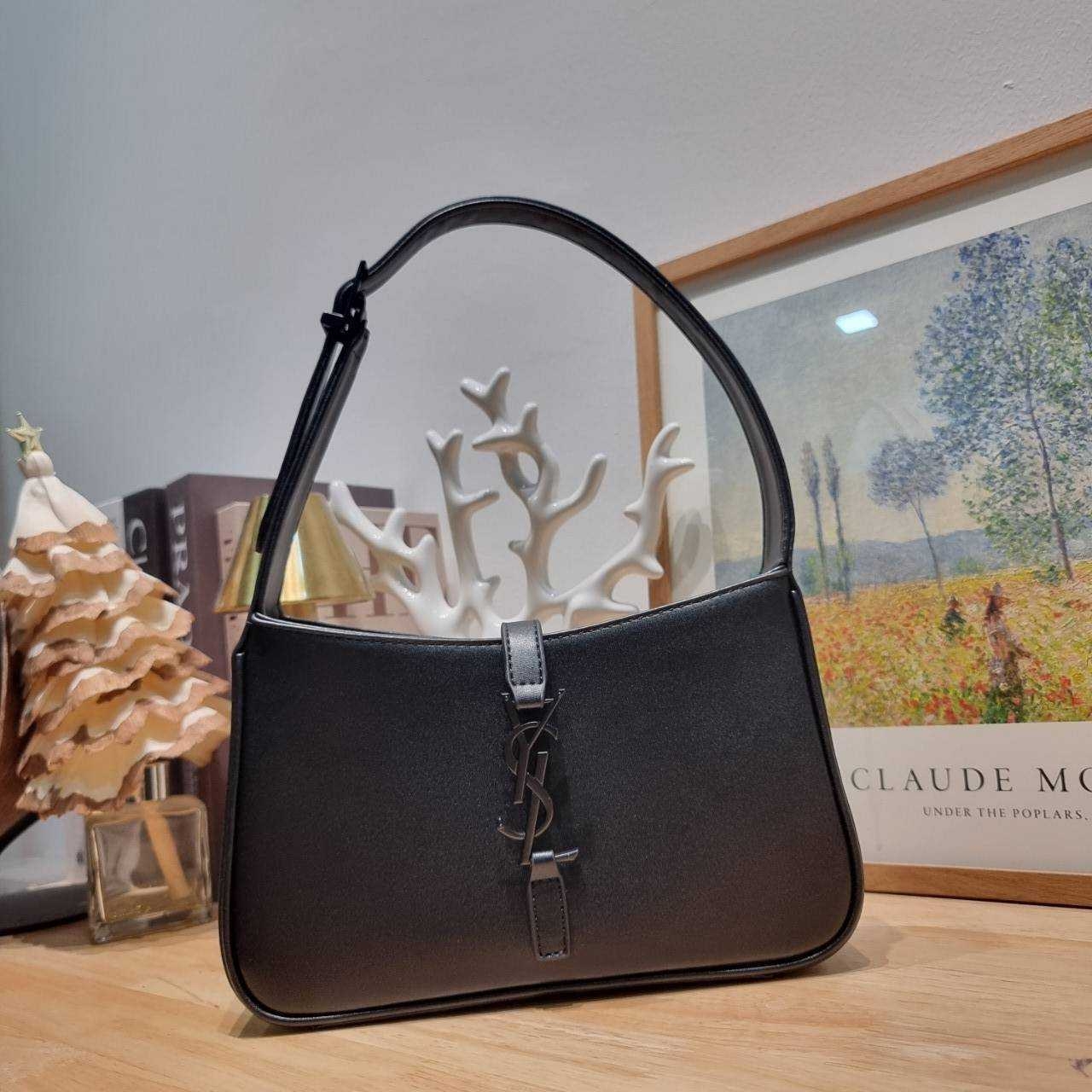 YSL le 5 À 7 in shiny leather bag กระเป๋าสะพายไหล่ตัวแม่ คลาสสิค ดีเทลหรู สวยครบทุกมุม ตอบโจทย์สาวๆทุกไลฟ์สไตล์