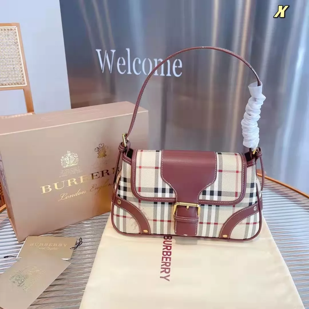 BURBERRY VINTAGE BAG / Burberry Shoulder Bag กระเป๋าสะพายไหล่ลายวินเทจ สวยคลาสสิก โทนสีใช้งานง่าย หลายโอกาศ วัสดุ PVC Canvas อย่างดี สวยอยู่ทรง ไอเท็มแนะนำ Must Have!
