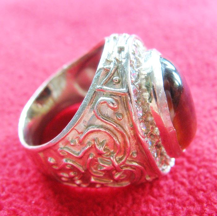 สินค้าหมดค่ะ แหวนพลอยตาเสือเนื้อทองขาวล้อมเพชร(คุ้มครอง)ค่ะ