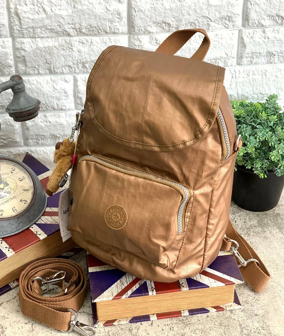 New!! Kipling Backpack//Shoulder Bag >>Kipling factory oem HK 🍭สินค้าราคาพิเศษค่ะ🍭 ✔️กระเป๋าสะพายหลัง//สะพายข้างได้ สุดคุ้มค่ะรุ่นนี้!! ✔️วัสดุไนล่อน ด้านหน้ามีช่องซิปเล็กใส่มือถือหรือของจุกจิกค่ะ ✔️เปิดปิดกระเป๋