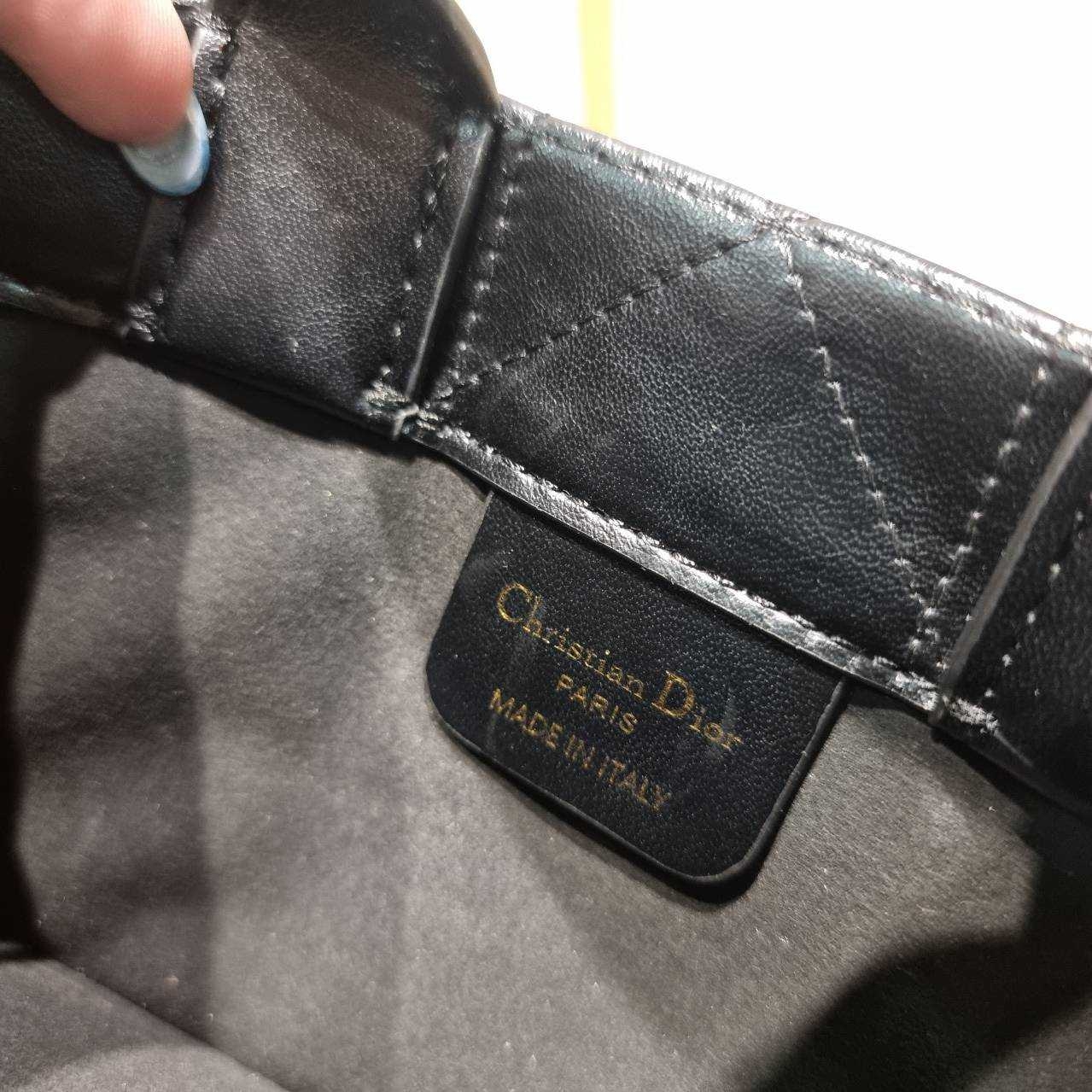 Dior mini book tote macro cannage bag กระเป๋าทรงโท้ทสุดฮิต ไซส์มินิ ดีไซน์ใหม่ หนังสวย พกพาไปไหนก็ได้ คล่องตัวและแมตช์ง่ายสุดๆ