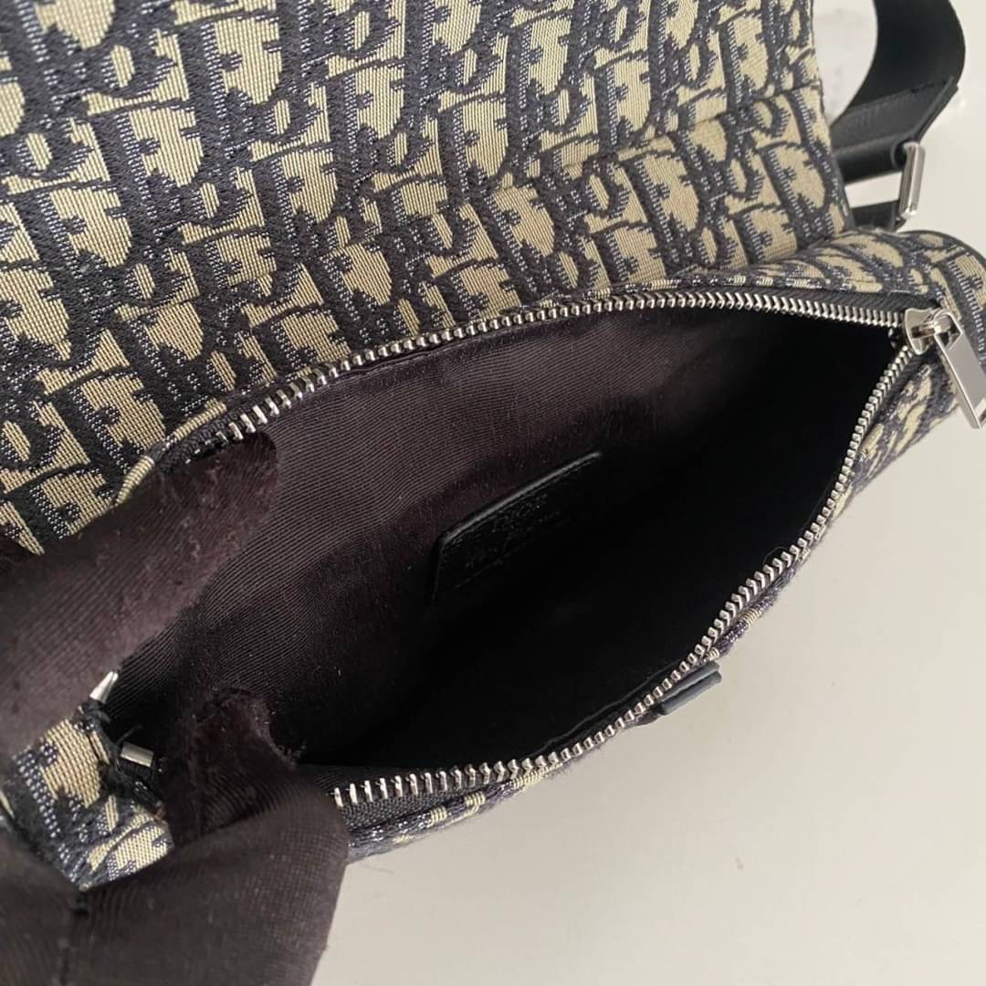 Dior Saddle Crossbody Bag Oblique / Dior Belt Bag เกรดใช้งานสลับของแท้ เกรดออริจินอล พร้อมส่ง กระเป๋าสะพายข้างสุดเท่แบรนด์ดัง สายปรับขนาดได้ตามต้องการ คุณภาพดี ทนต่อการใช้งาน ใส่ของไก้เยอะจุใจ ภาพสินค้าถ่ายจากงานขายจริง ใช้งานต่างประเทศได้