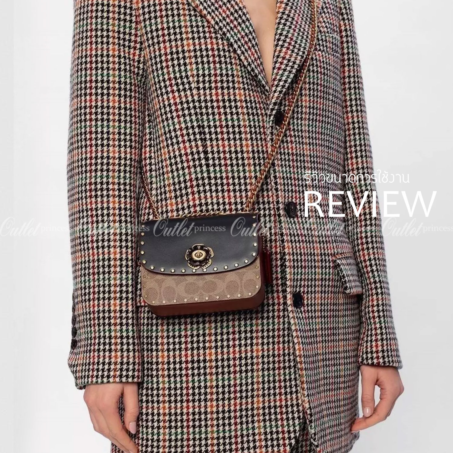 COACH C2462 MADISON SHOULDER BAG 16 IN SIGNATURE CANVAS WITH RIVETS (B4NQ4) กระเป๋าสะพายข้าง ไซส์กะทัดรัด พกพาง่าย น้ำหนักเบา ดีไซน์สวย โดดเด่นด้วยตัวล็อครูปดอกไม้ สีสันตกแต่งตัดกันกับลายซีอย่างลงตัว วัสดุหนังแคนวาสเคลือบลาย ภายในแบ่งสัดส่วนให้อย่างดี มาพ