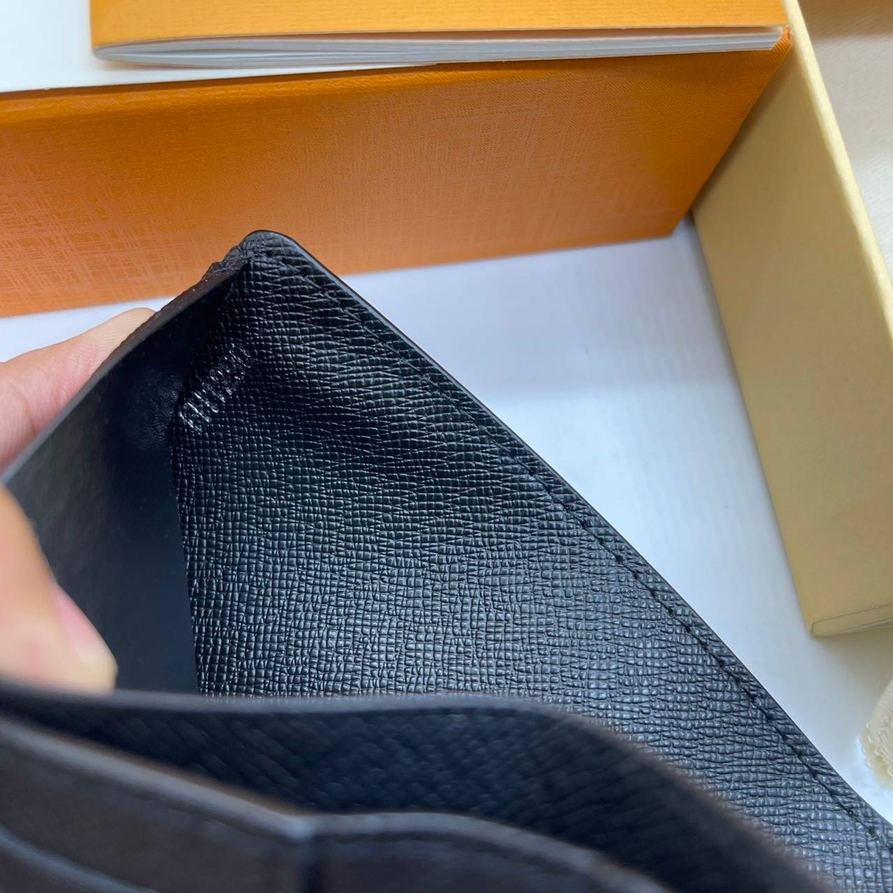 VIP GIFT 】หนังแท้ LOUIS VUITTON MEN WALLET MONOGRAM ฿ DAMIER CANVAS กระเป๋าสตางค์ผู้ชาย รุ่นยอดขายไม่เคยตก ใบจริงดูผู้ดี ดูแพง!! ภายในมีช่องใส่บัตรได้เยอะ ใส่ธนบัตรได้ พร้อมเสิร์ฟถึงบ้าน ซื้อให้คุณหนุ่มๆ รับรองประทับใจไม่ลืมจ้า