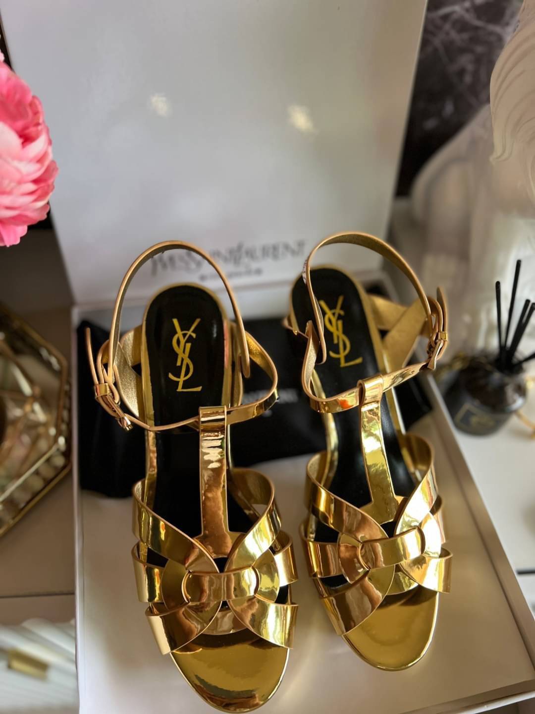 YSL TRIBUTE HEEL / SAINT LAURENT TRIBUTE HEEL / YSL HIGH HEEL เกรดออริจินอล รองเท้าส้นสูงแบรนด์หรู ที่สาวๆ ทุกคนควรมี ไว้ออกงานหรือใส่ทำงานได้ คู่นี้คือปังได้ตลอดกาล เพิ่มความสูงเพรียว สวยหรูมากค่ะ