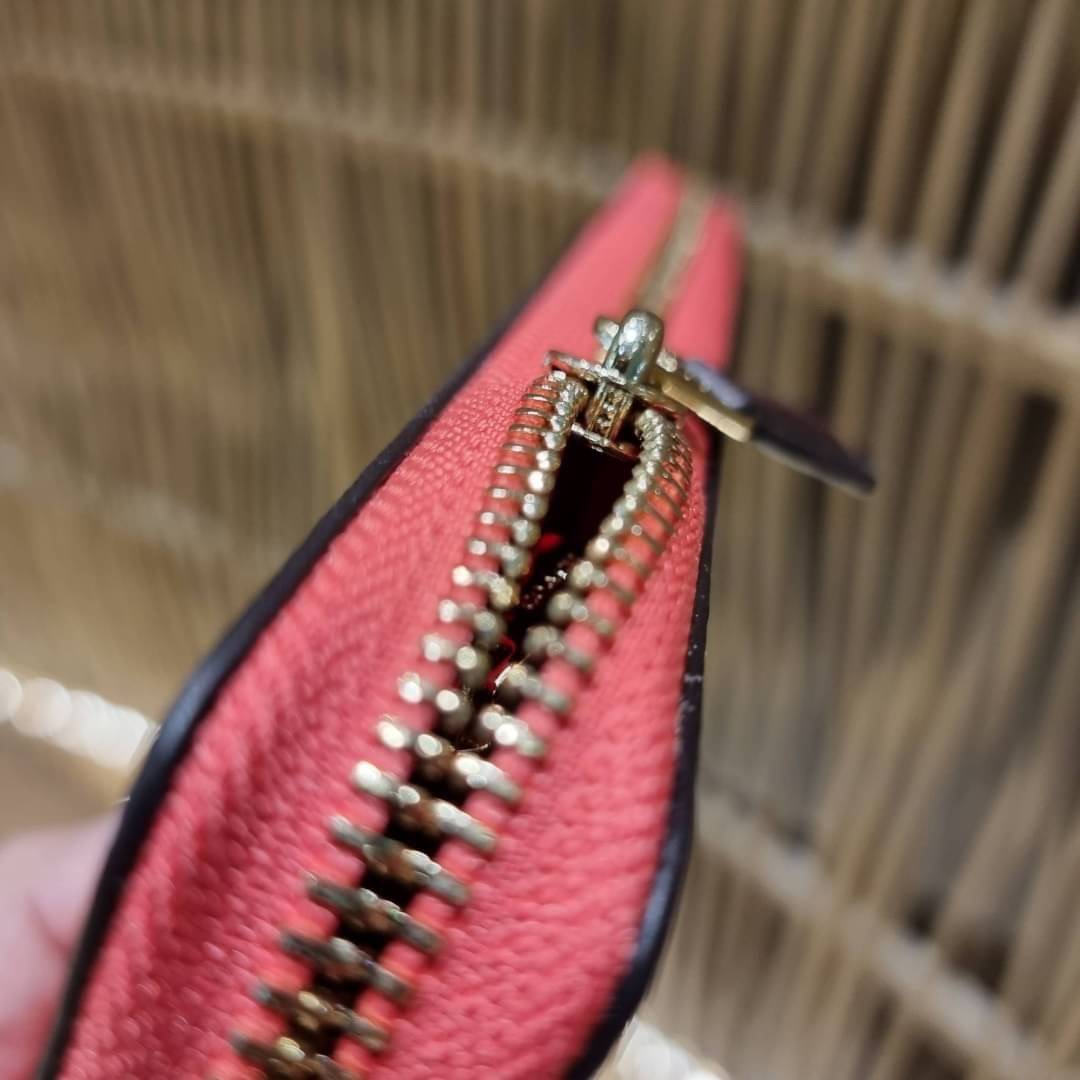 OUTLET 】COACH ACCORDION ZIP WALLET IN SIGNATURE CANVAS F86093 C3287 F98126 กระเป๋าสตางค์ใบยาว น่ารักน่าใช้