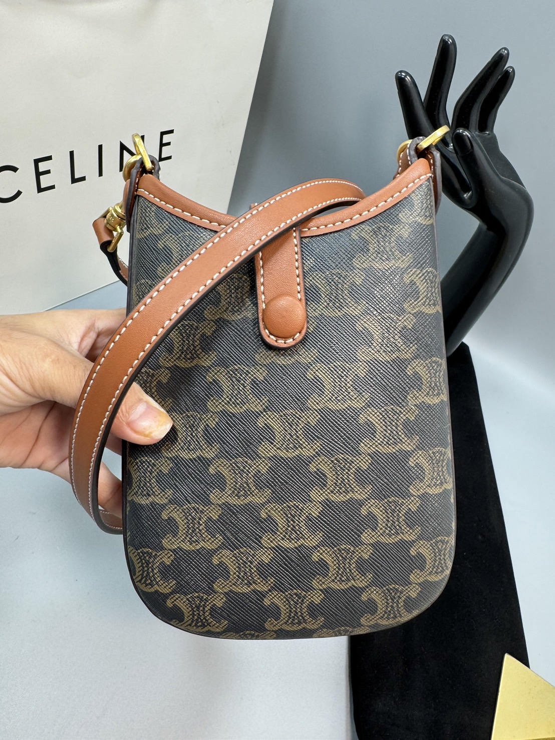 CELINE PHONE POUCH IN TRIOMPHE CANVAS กระเป๋าใส่โทรศัพท์ เกรดออริ สลับแท้ 1:1 ใช้ต่างประเทศได้