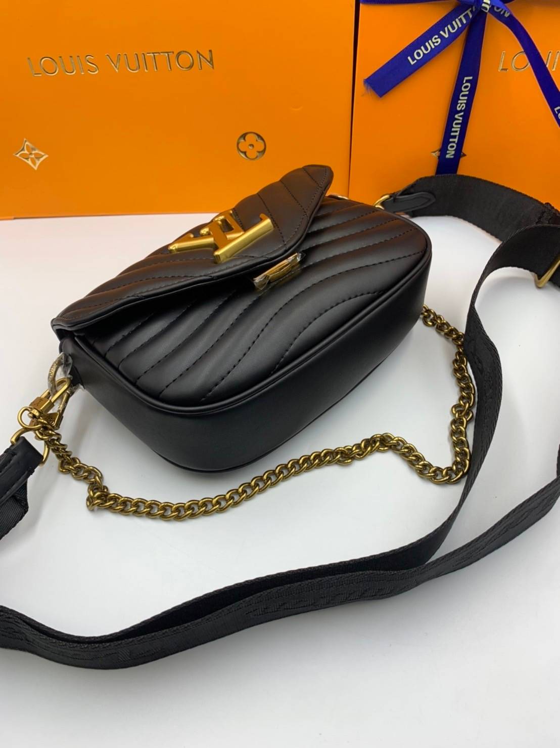 VIP GIFT 】LOUIS VUITTON NEW WAVE MULTI-POCHETTE (4colors)