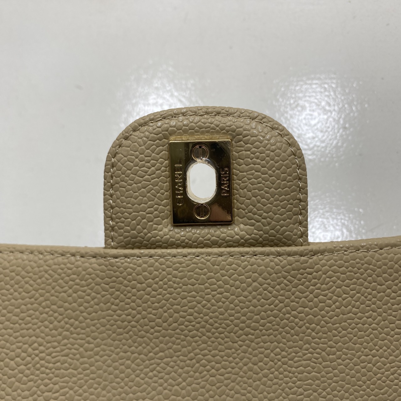 ORI หนังแท้ | CHANEL Classic Medium Flap Bag 25cm กระเป๋าสะพายคลาสสิกรุ่นยอดนิยมตลอดกาล ดีไซน์เรียบหรูหราขับผิว งานหนังแท้ อะไหล่ทองหรูหรา สุดยอดเดอะเบสท์ไอเท็ม