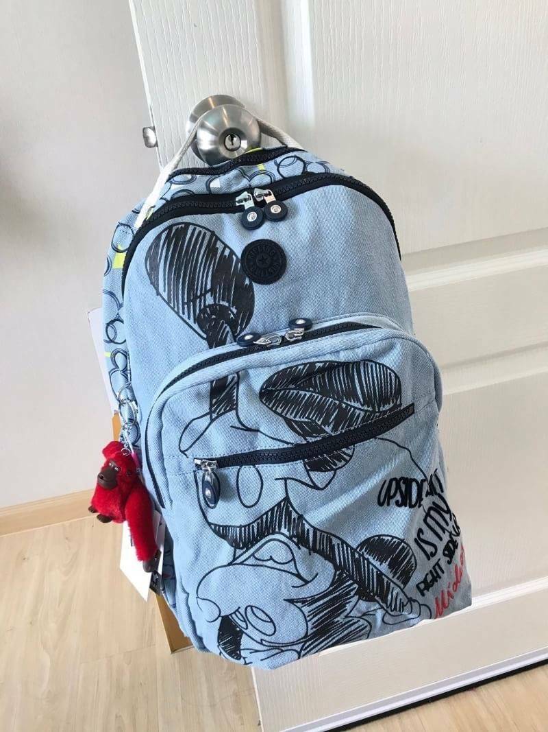 Kipling & Disney's 90 Years of Mickey Mouse Seoul GO Small& Large Laptop Backpack ฉลองครบ90ปีกับดิสนีย์กับรุ่นลิมิเตท เป้สวยๆที่มาวาดลวดลายและสีสันลงบนผ้าเป็นลายการ์ตูนมิคกี้ และไม่ลืมที่จะมีพวงกุญแจลิงเป็นสัญลักษณ์ ขนาดและไซส์ใช้ได้กับทั้งเด็กและผู้