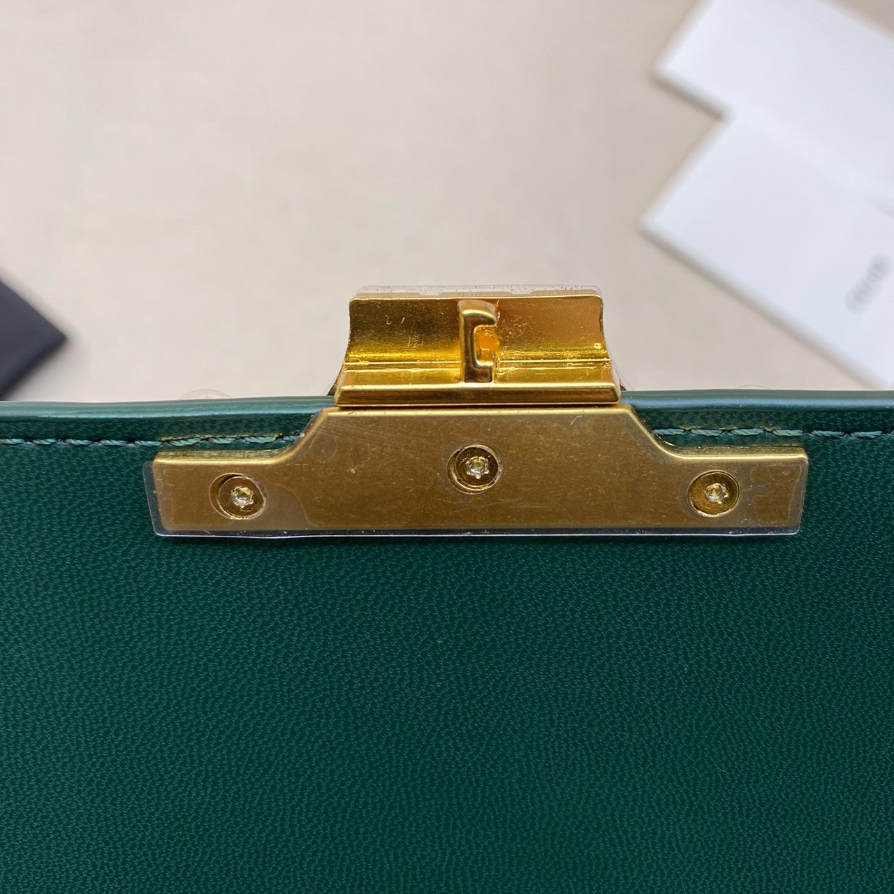 MEDIUM 22cm : CELINE CLASSIQUE TRIOMPHE BAG IN SHINY CALFSKIN / Celine Triomphe Bag / Celine Bag พร้อมส่ง 10 สี เกรดออริ 1:1 กระเป๋าแบรนด์หรูที่ควรมีแห่งปี