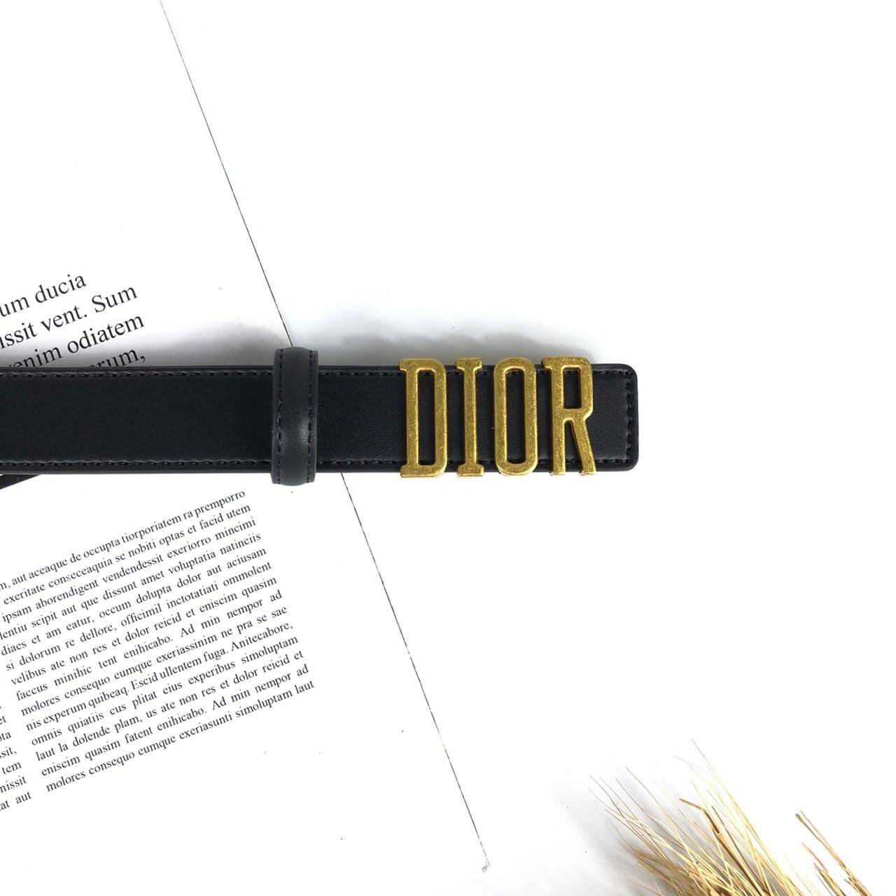 VIP 🥂 DIOR Belt เข็มขัดดิออร์สุดหรูสายหนังแท้ เป็นรุ่นตามหาเลยค่า งานสวยมาก ภาพถ่ายจากงานขายจริง โลโก้ 3D Gold metal เข้าได้กับทุกลุ๊คสไตล์การเเต่งตัว สวยหรูดูดีมีระดับ ไอเท็มนี้แนะนำเลยค่าา มาน้อยรีบๆ หน่อยน้าา