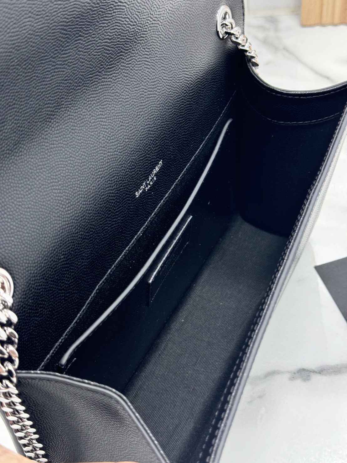 ORI หนังแท้ | YSL KATE MEDIUM BAG / YSL Woc Bag กระเป๋าสะพายทรง woc เรียบหรูดูแพงที่แท้จริง งานหนังเต็มใบโดดเด่นด้วยโลโก้แบรนด์สุดหรู รุ่นฮิตลอดกาลดูดีมีระดับ