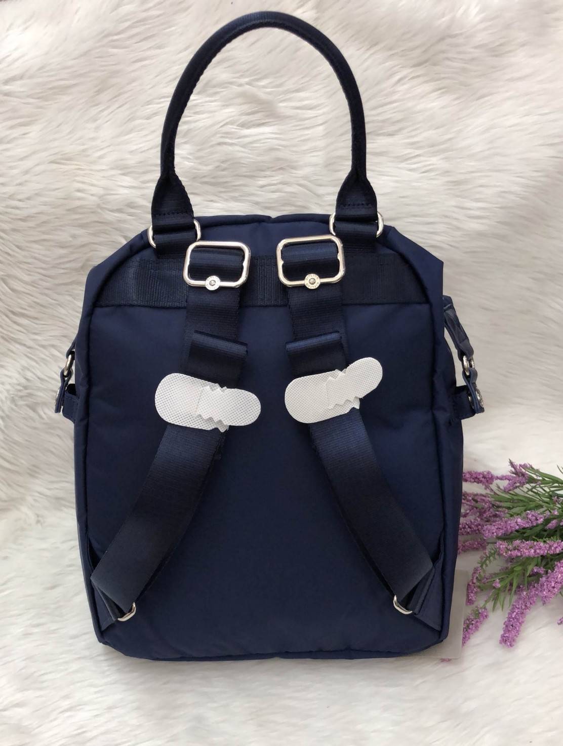 New arrival !!! Kipling Naleb Backpack 2018 พร้อมส่งที่ไทย ไม่ต้องรอพรีฯ กระเป๋าสะพายหลังดีไซน์น่ารัก เอาใจสาวๆยุคใหม่ วัสดุไนล่อนอย่างดี เสริมฟองน้ำ ด้านหน้ามีช่องซิปขนาดกลาง ใส่มือถือหรือของจุกจิกได้ค่ะ เปิดปิดช่องหลักแบบซิป ภายในโล่งกว้าง ใส่ของจุทีเดี