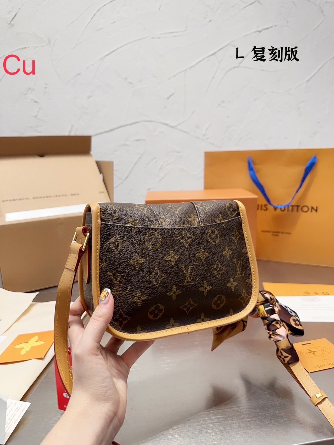 LV Monogram Canvas Menilmontant Bag / LV Crossbody bag กระเป๋าสะพายพิมพ์ลายโมโนแกรมสุดหรูจากแบรนด์ดัง รูปทรงใช้งานง่าย ภายในจุของได้เยอะ ขนาดกำลังสวย ใช้เป็น every ได้เลยค่ะ