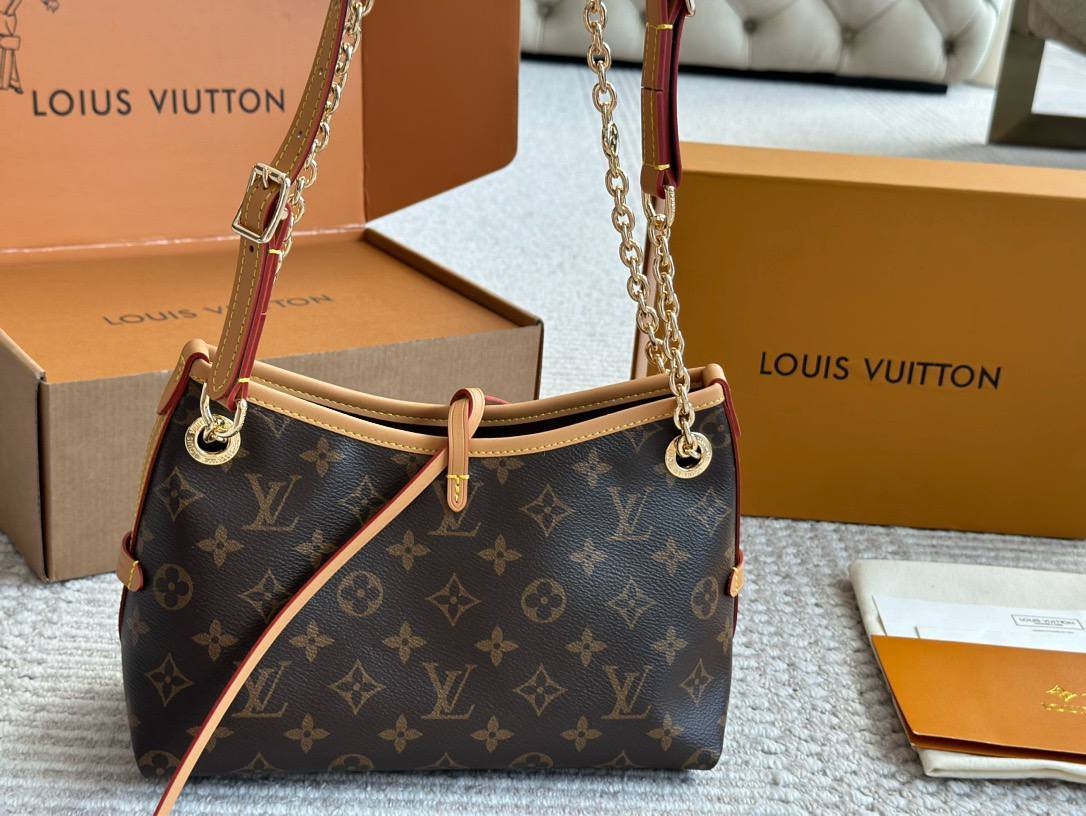 LV CarryAll BB bag กระเป๋าสะพายแครี่ออล ไซส์ใหม่ ดีไซส์ใหม่สุดไอคอนิกปรับโฉมใหม่ประจำฤดูกาลในดีไซน์สุดชิค ตกแต่งสายโซ่สีทองงดงามด้วย Monogram Flower